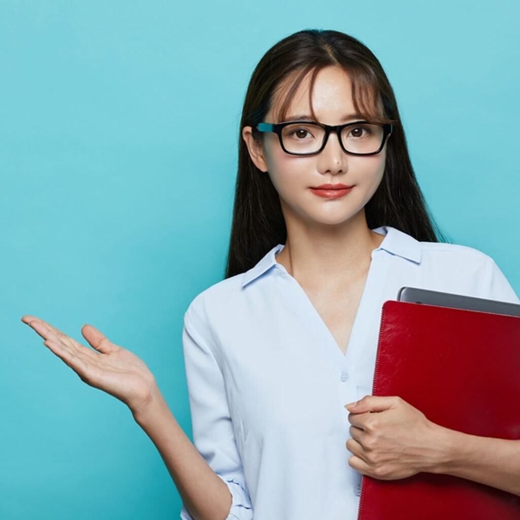 唇を薄くする整形の種類を説明する看護師