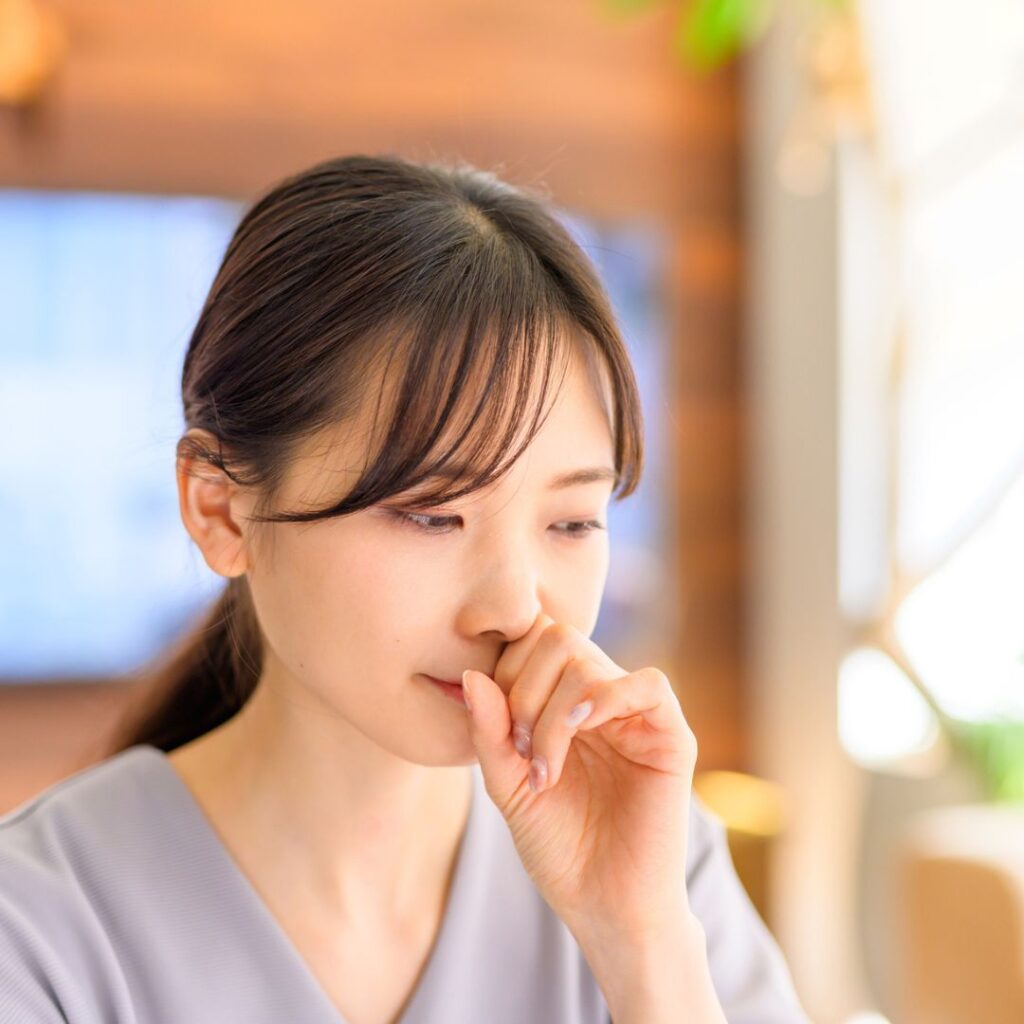 人中の傷跡が気になる女性